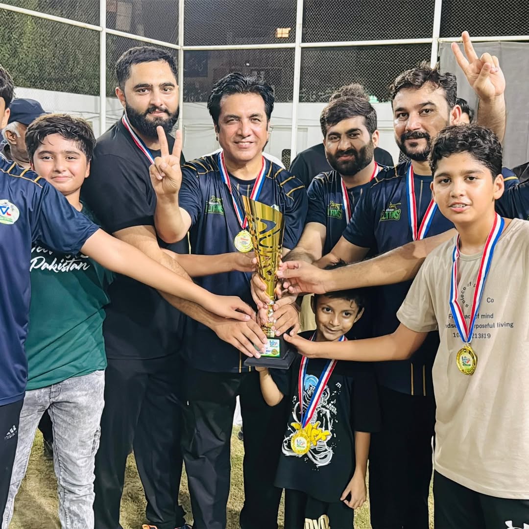 Club cricket teams together after a tournament